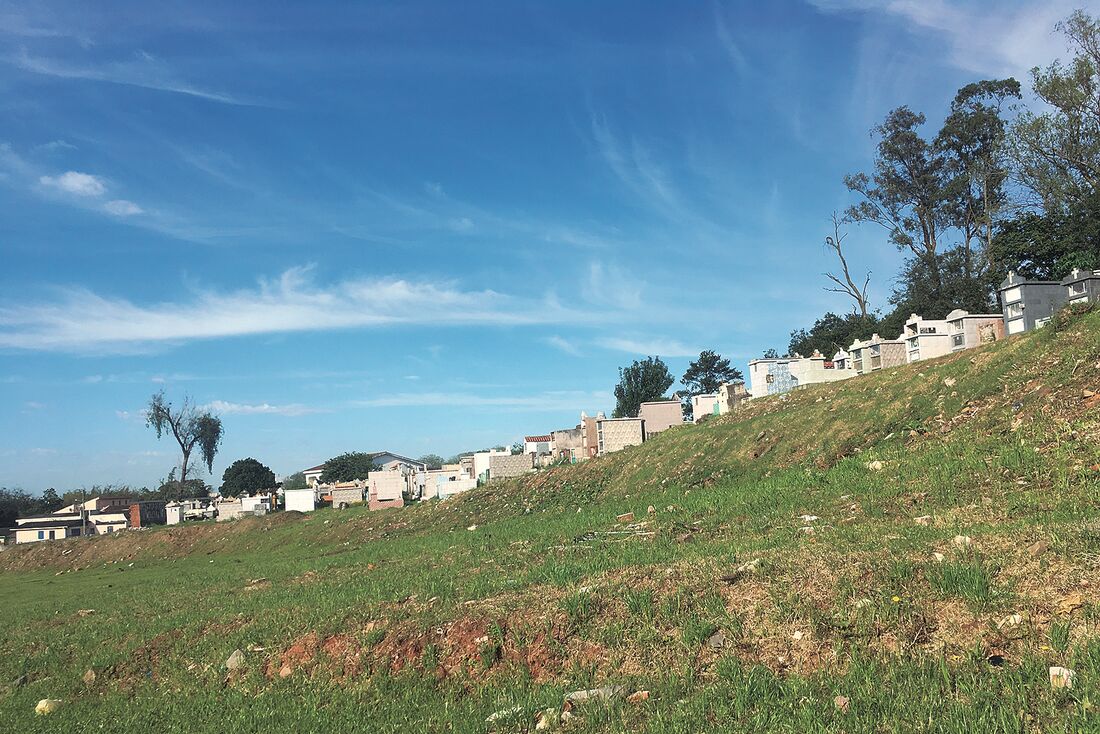 Foto sobre Cemitérios e finados