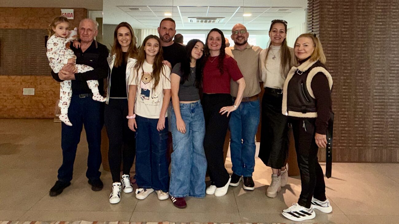 Valdemar Roveda com a família — filhos, noras e netos